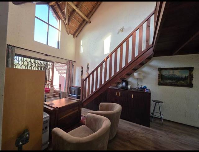 2 BEDROOM APARTMENT FOR SALE IN SUNNINGHILL